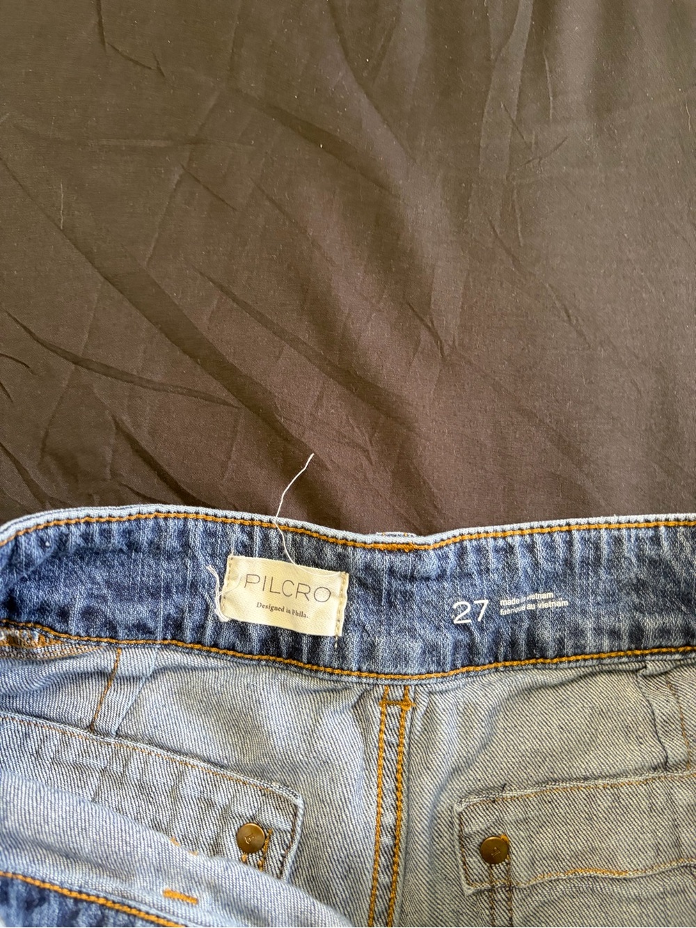 Pilcro medium wash straight leg denim jeans w/cute stitching designs. Size 27. - Picture 4 of 4